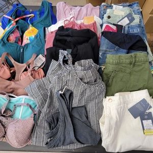 Lot of 40 clothing items